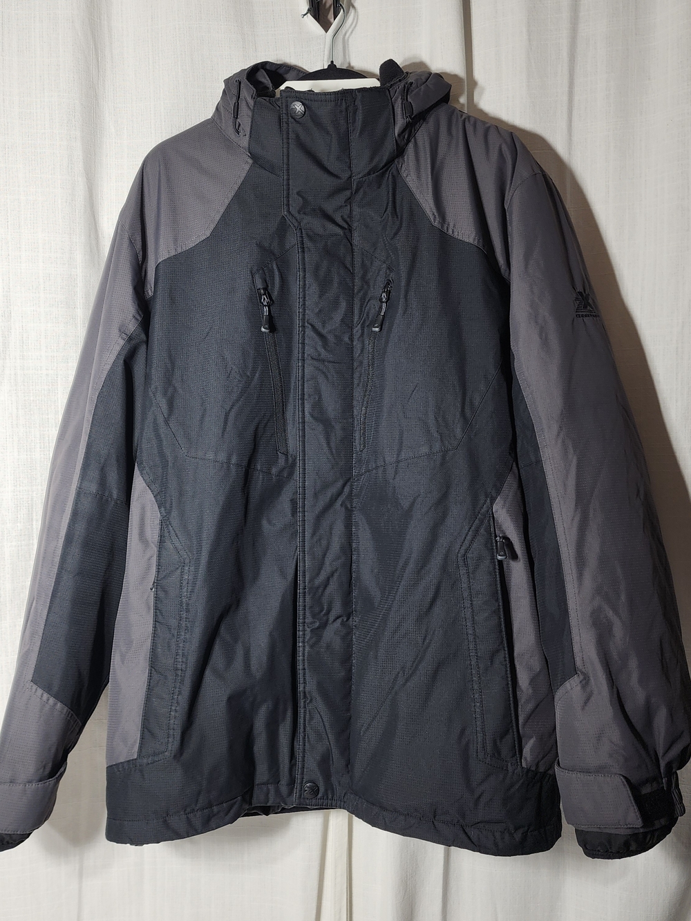 ZeroXposur Men's Ski Jacket in Black and Gray